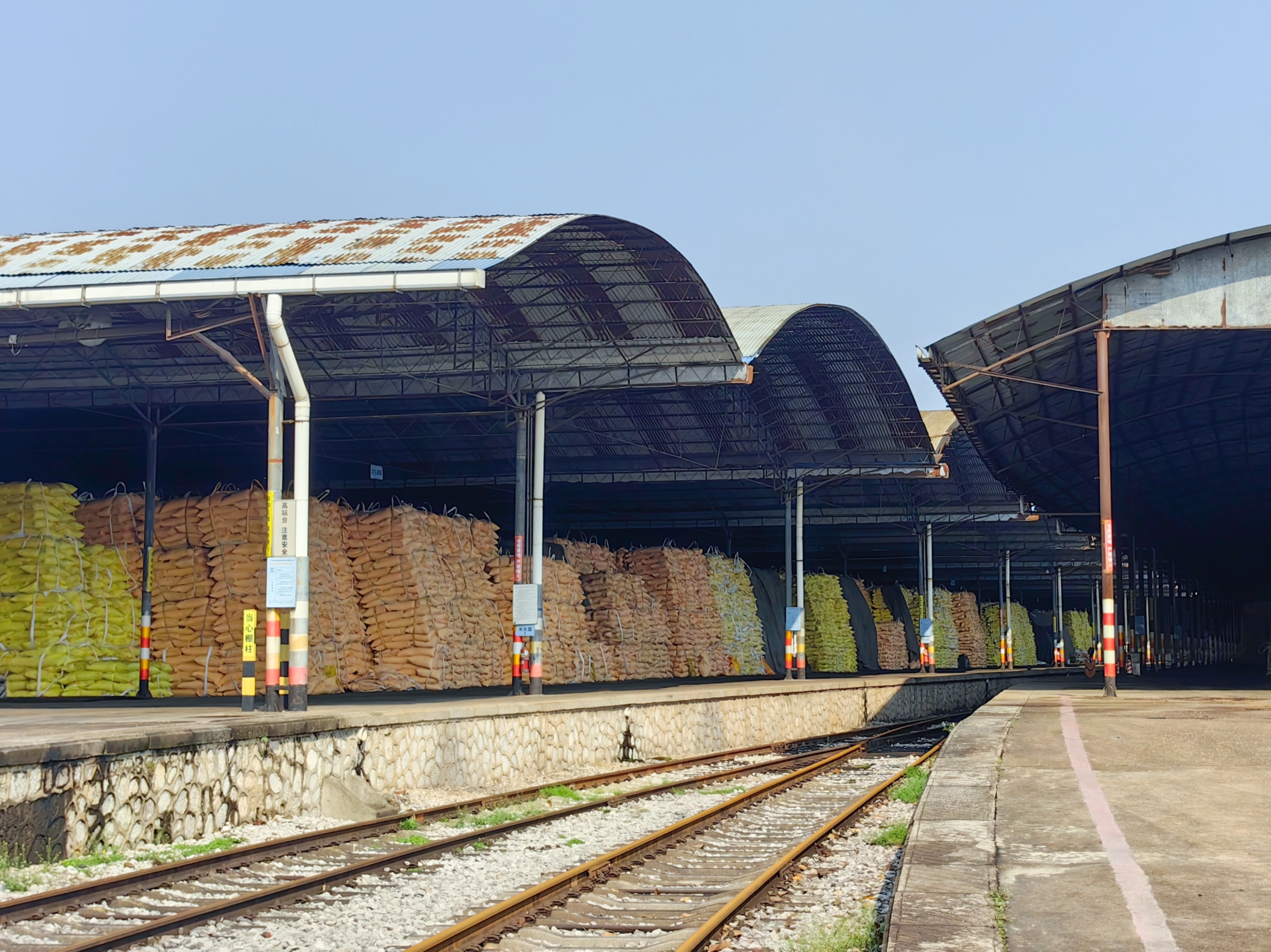 奮戰(zhàn)三季度 | 石化柳州公司：倉(cāng)儲(chǔ)庫(kù)存雙增破局市場(chǎng)，服務(wù)升級(jí)引客共贏(yíng)